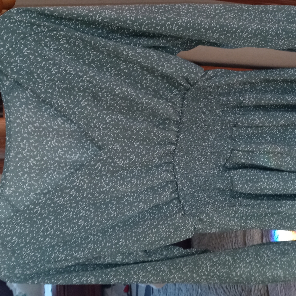 Adorable Green/White Balloon Sleeve Smocked waist Mini dress Size S - Picture 7 of 8